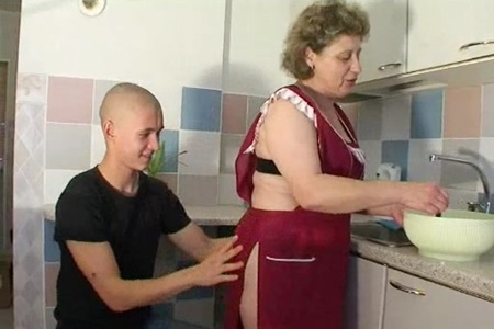 Fucks his horny mommy in the kitchen and fill her face with sperm.
