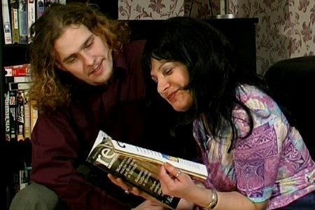 The rude man lifts her neighbor's skirt and makes her fuck.