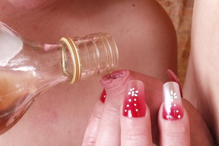 Unable to help her son to study, the mother began to drink alcohol from his dick.